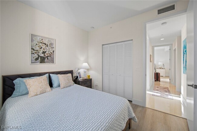 Building Photo - 15901 Pointe Cir