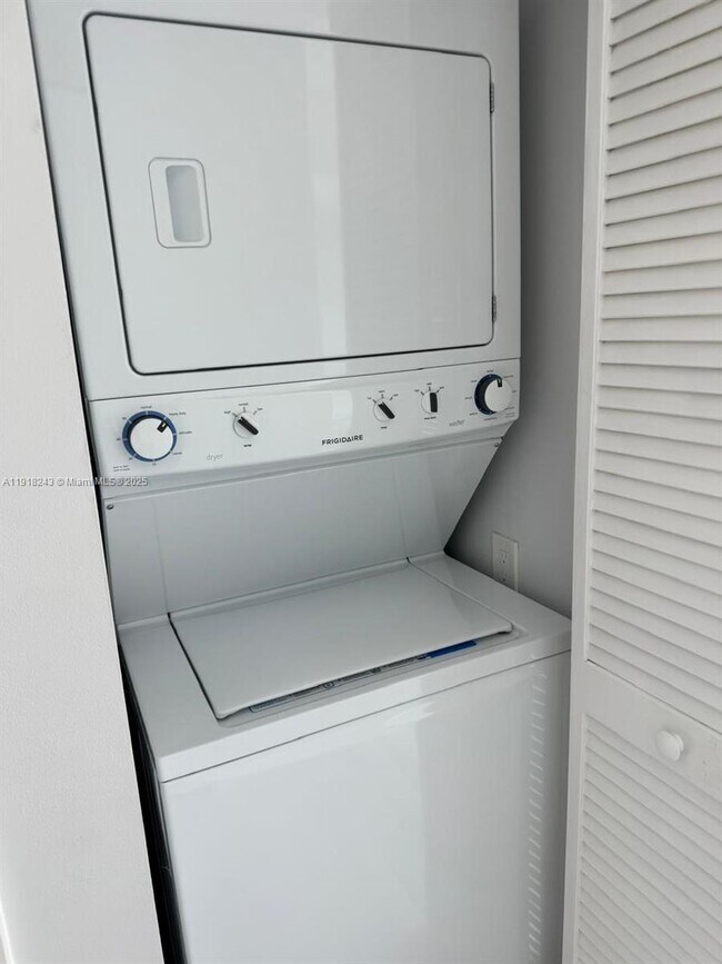 Building Photo - 1300 Ponce de Leon Blvd