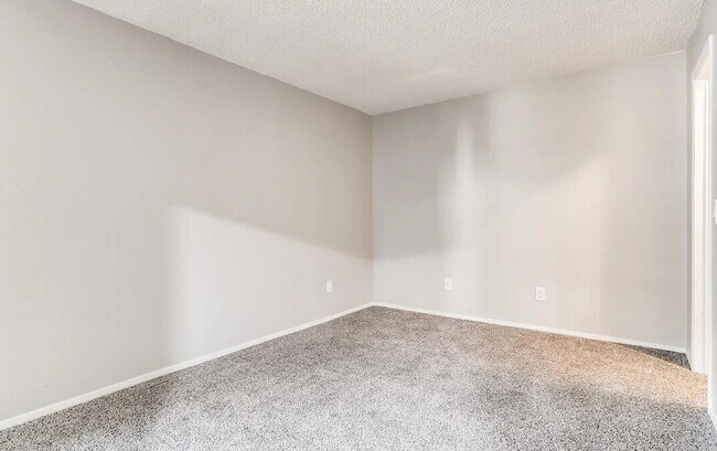 Building Photo - 932 S Dearborn Way