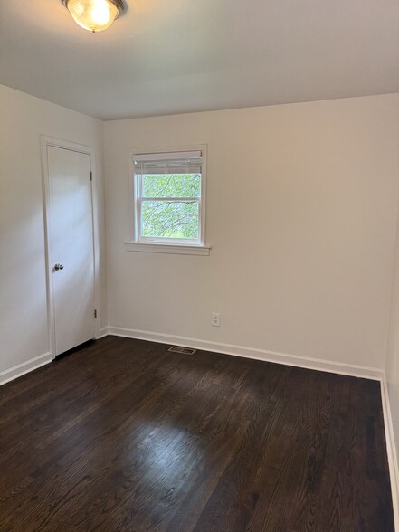 Primary bedroom - 2311 Crestview Drive