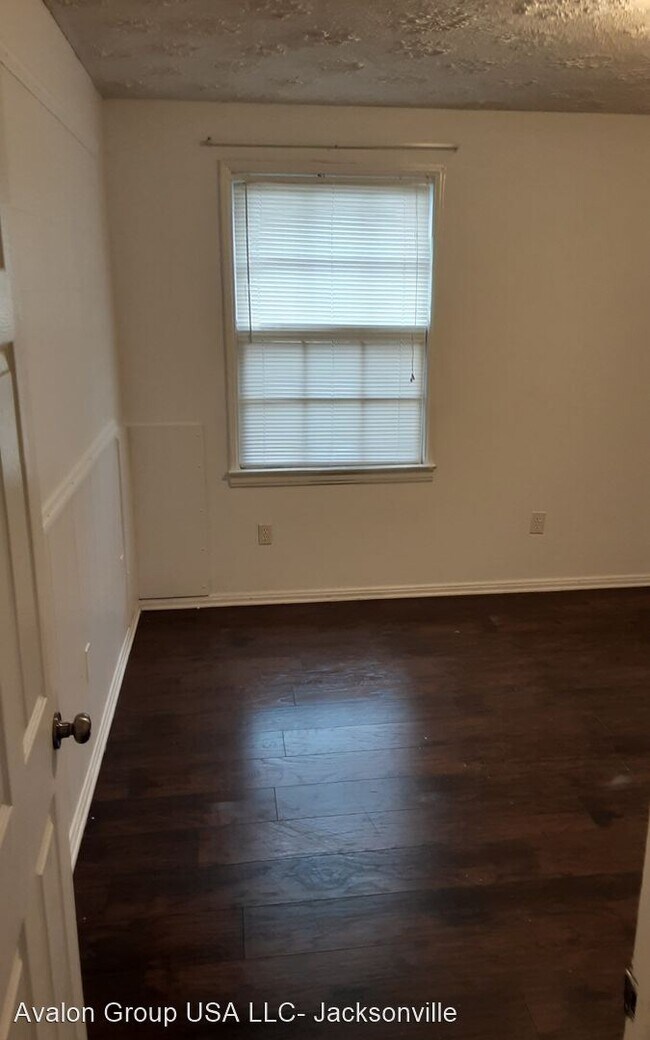 Building Photo - 2 br, 1 bath House - 8052 Hawthorne St