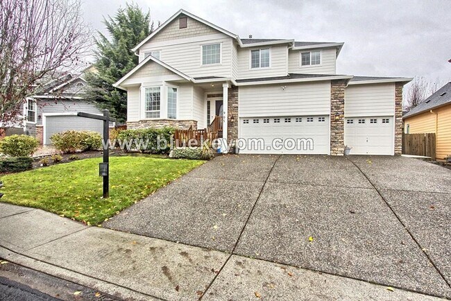 Building Photo - 907 N 9th Way