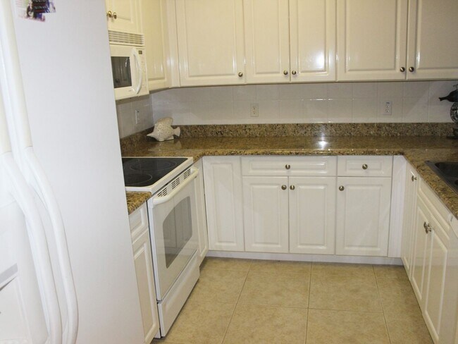 Building Photo - Beautiful Ocean Walk Condo Available February 28th