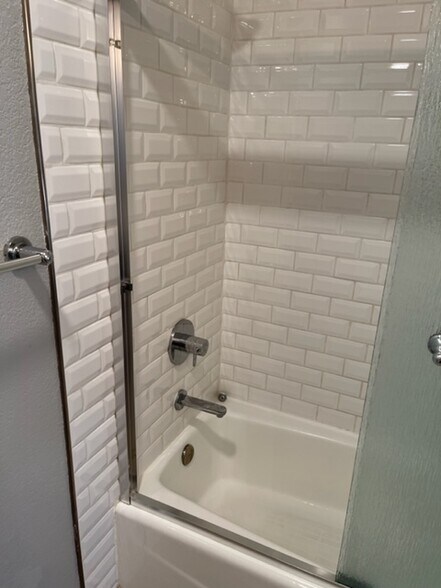 Building Photo - 502 Hope Ter