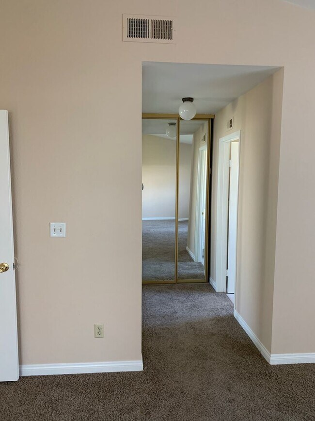 Building Photo - 3 Bedroom 2 Bath Cowles Mountain Home For Rent