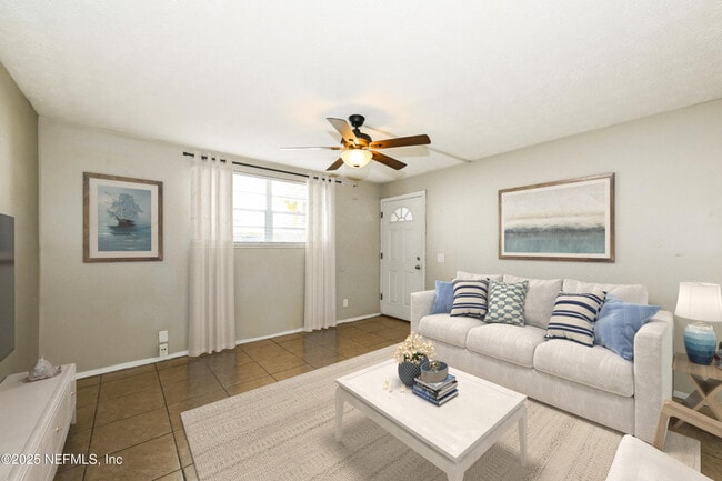 Building Photo - 1012 2nd St S