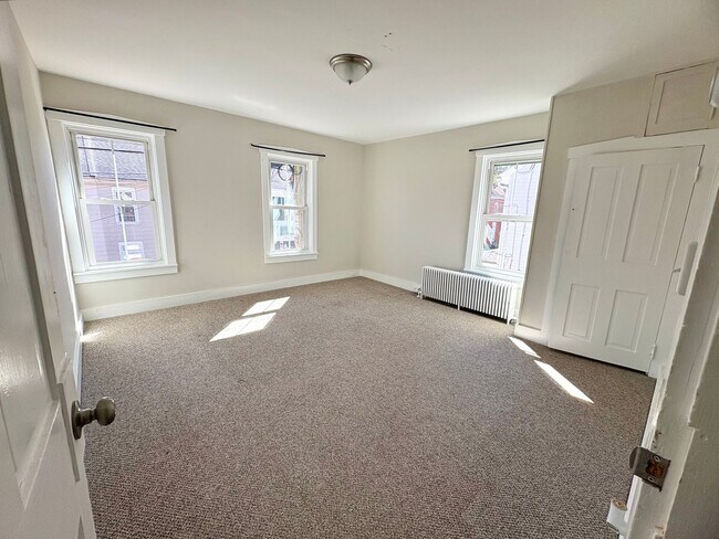 Building Photo - 3 Bedroom 1.5 Bathroom Available in Manheim!