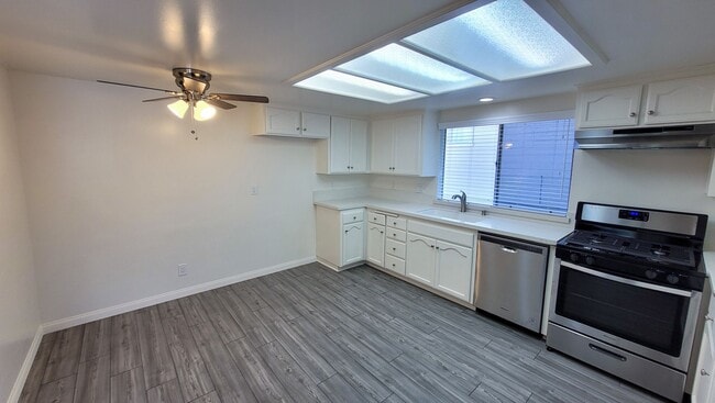 Building Photo - g13427