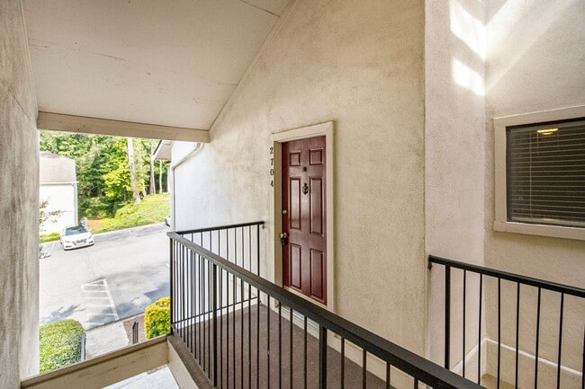 Building Photo - Sunlit 2BD/2BA with Fireplace in Peaceful ...