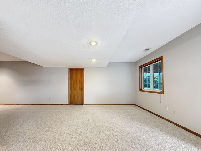 Building Photo - 1839 Valley Ridge Trail S