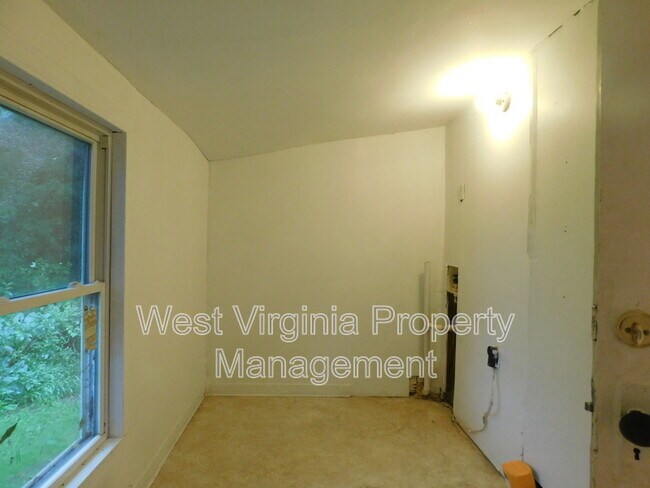 Building Photo - 186 Benedict Ln