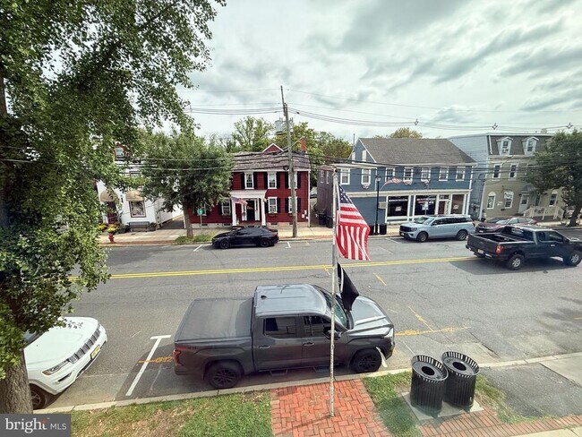 Building Photo - 12 N Main St
