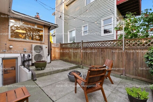 Building Photo - Charming Magnolia Home with Sunny Deck & F...