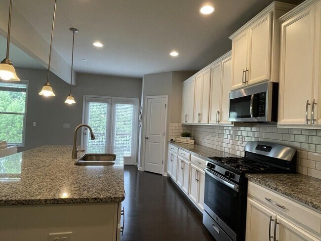 Building Photo - 2415 Matlin Way