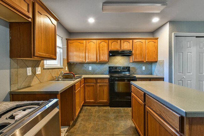 Building Photo - 5303 Western Swing Ct