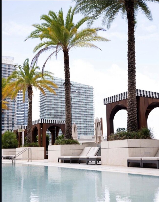 Building Photo - 801 S Miami Ave