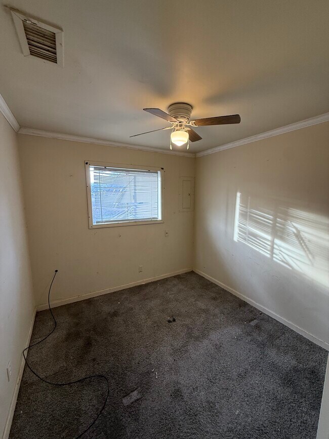 Building Photo - 2112 14th Ave N