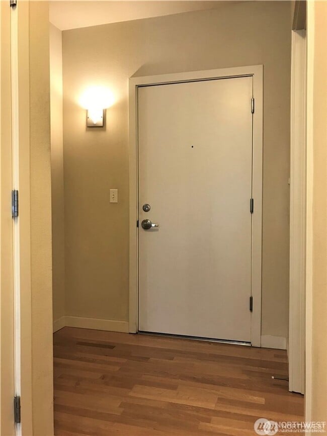 Building Photo - 0Bd/1Ba Seattle Condo