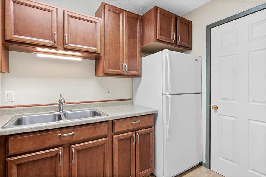 Building Photo - 1566 Millpond Ct