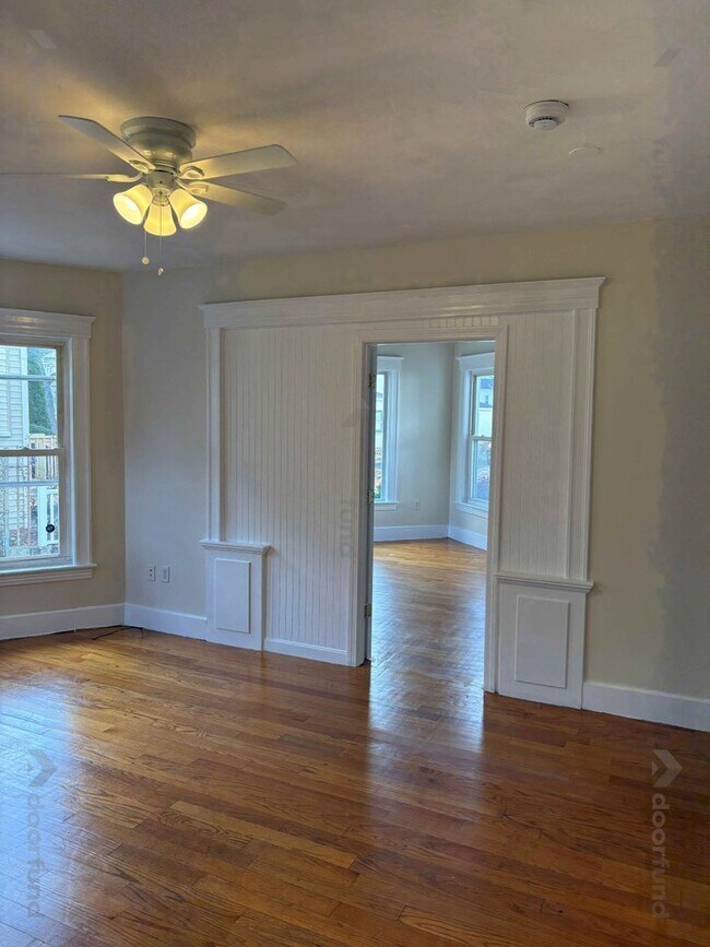 Building Photo - 27 Florence St