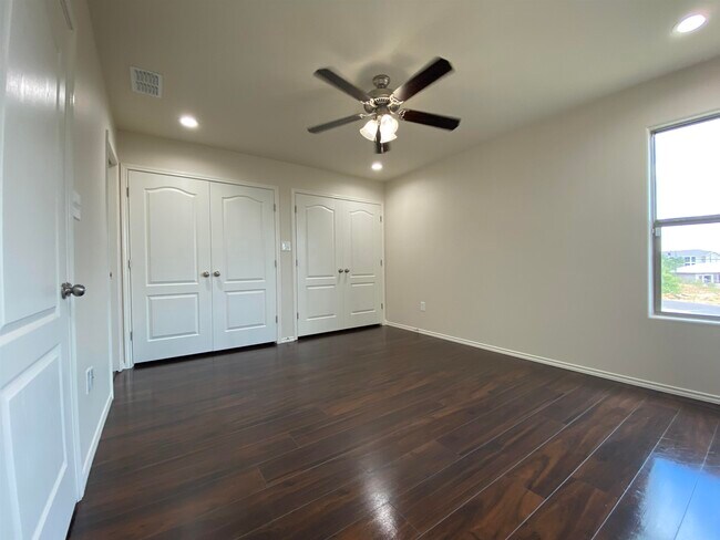 Building Photo - 139 Niagara Dr.