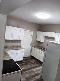Building Photo - Newly Remodeled Bungalow