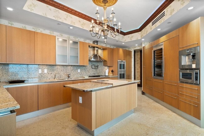 Building Photo - 16047 Collins Ave