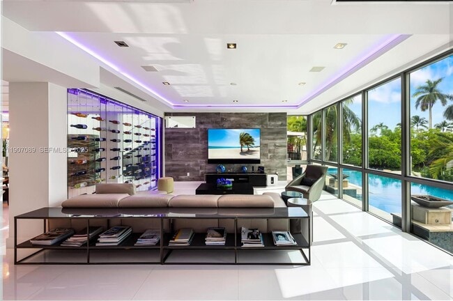 Building Photo - 300 Royal Plaza Dr