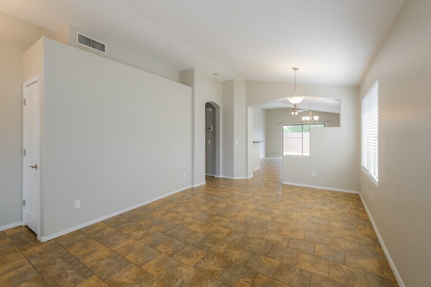Building Photo - 3510 W Thurman Dr