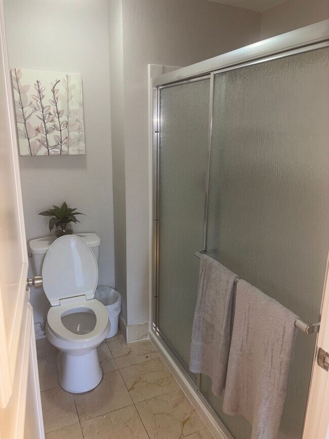 Building Photo - Genoa, fully furnished 2bdr/2bath unit, ov...