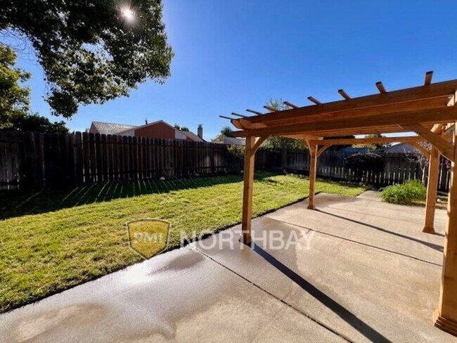Building Photo - 1313 Lois Ln