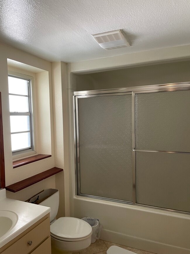 Building Photo - 17622 N Jasmine Dr