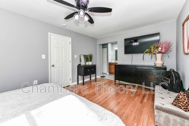 Building Photo - 2318 Glade Bank Way