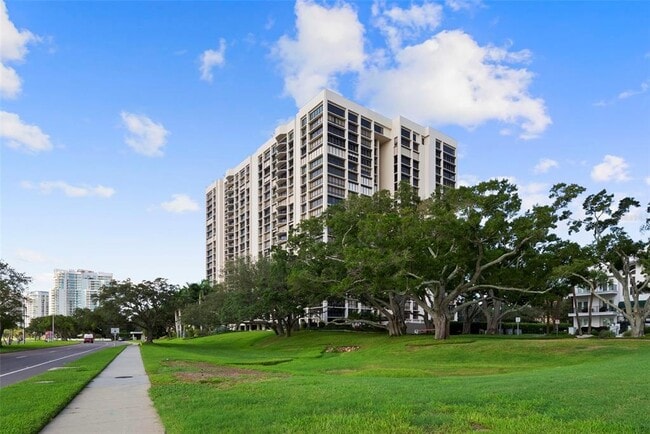Building Photo - 3301 Bayshore Blvd