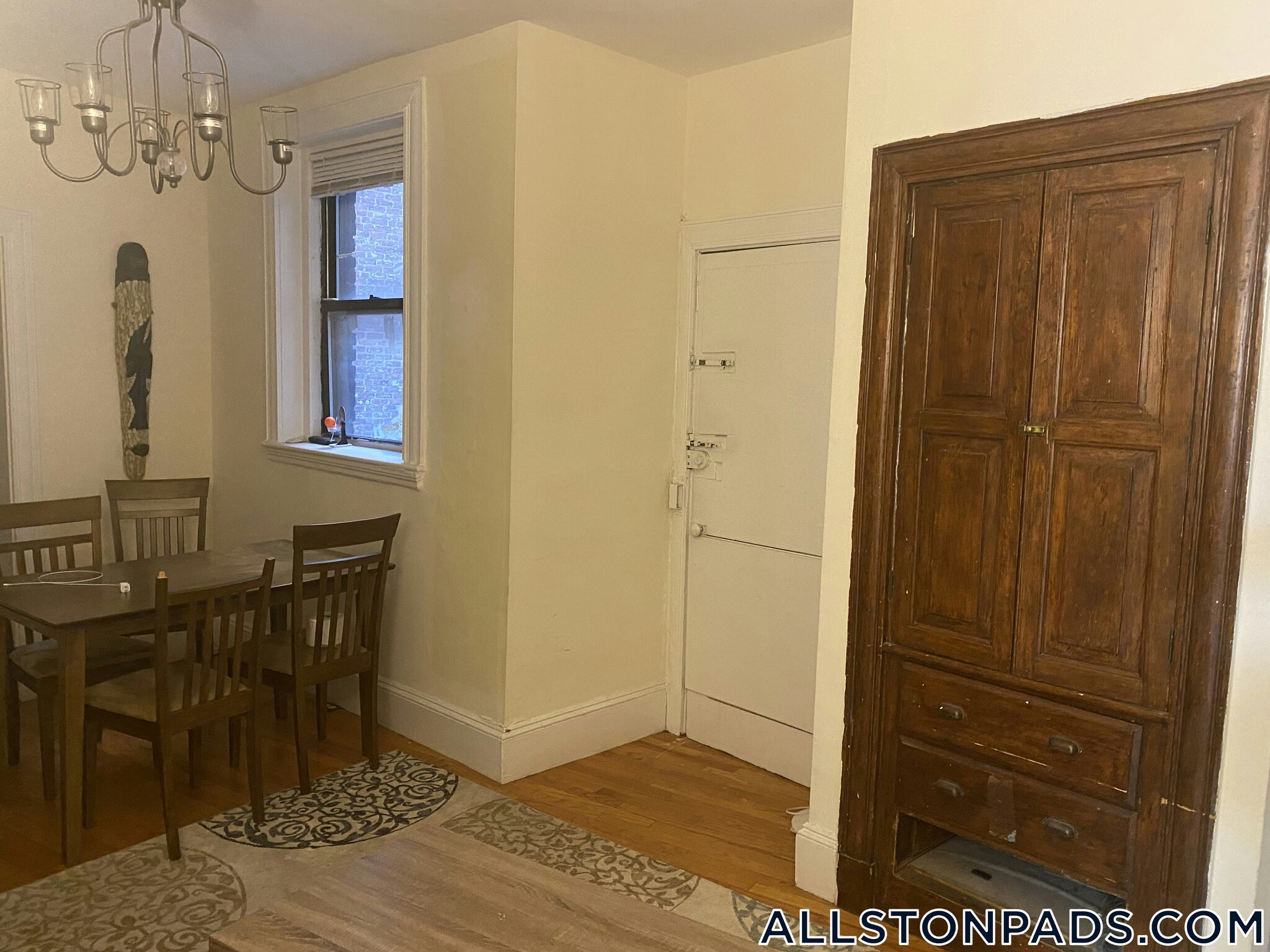 Building Photo - 100 Linden St