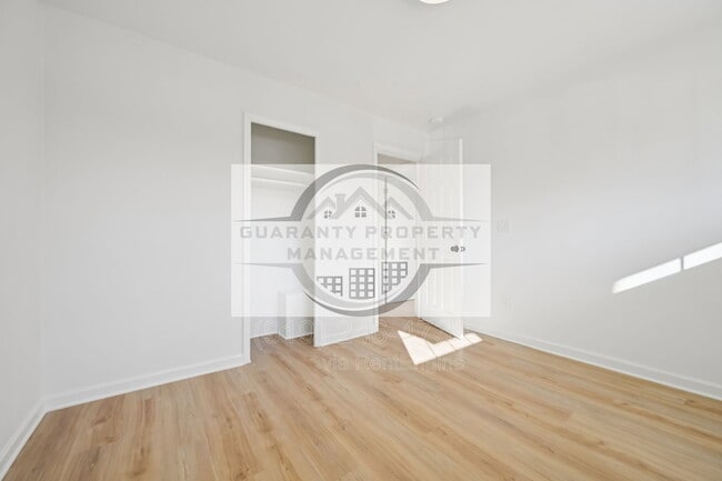 Building Photo - 2343 Derby Dr