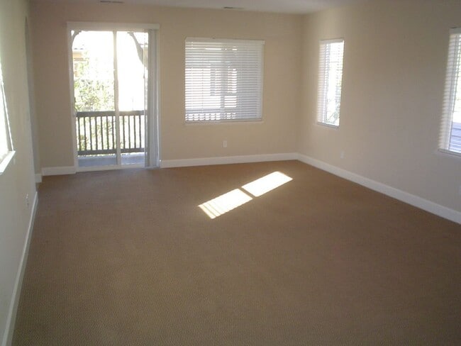 Building Photo - Damonte Ranch Villages Gated Community