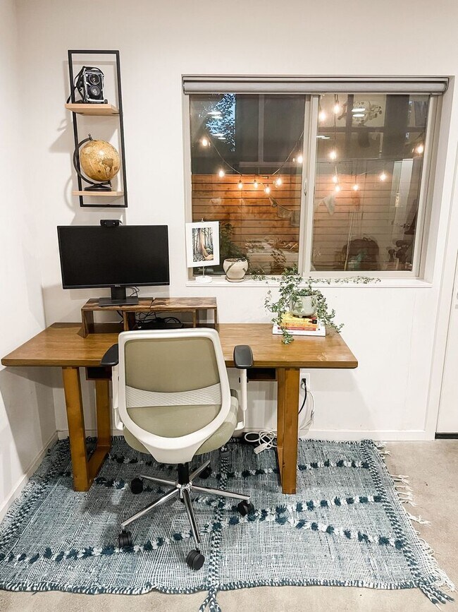 Building Photo - 2bd/3.5ba Seattle Townhouse