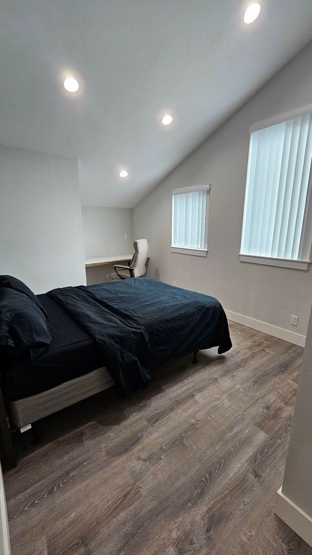 Building Photo - Fully furnished town home in Bigfork