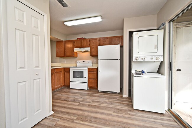 Building Photo - Spacious 2 bedroom 2 bath condo practicall...
