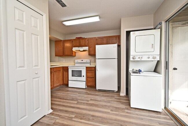 Building Photo - Spacious 2 bedroom 2 bath condo practically on UCF campus