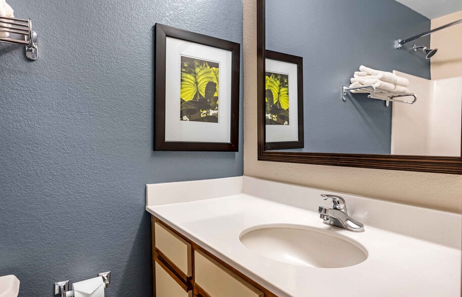 Building Photo - Furnished Studio-Cincinnati - Blue Ash -Re...