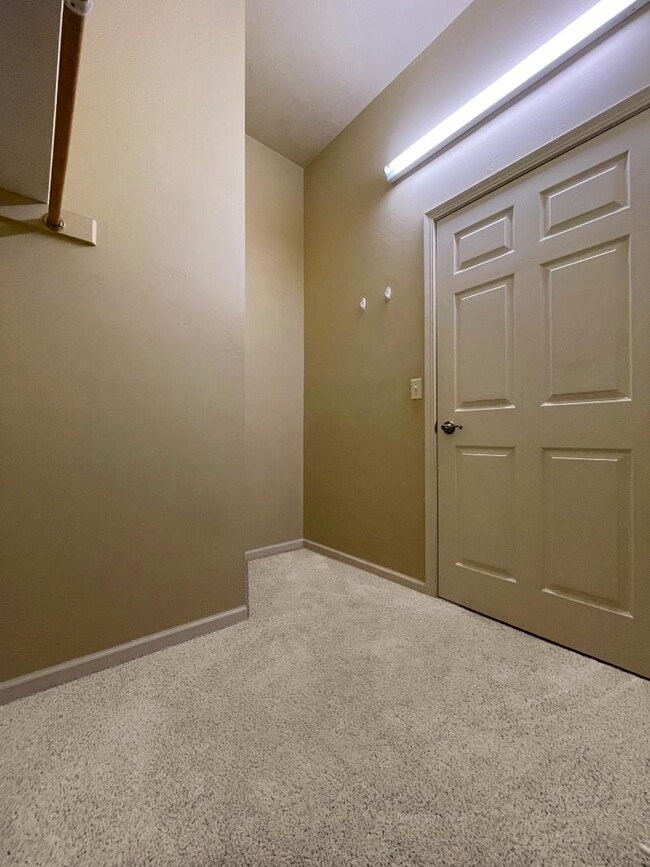 Building Photo - 323 W Main St