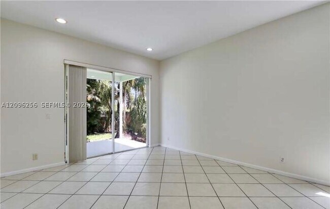 Building Photo - 4735 SE Winter Haven Ct
