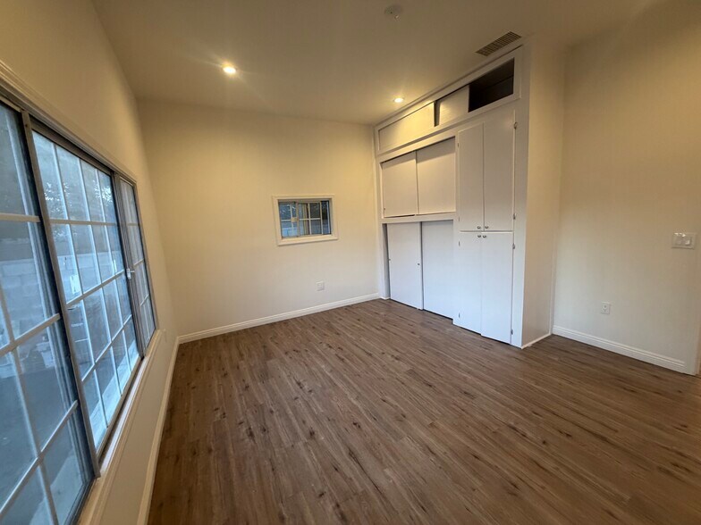 Building Photo - 2108 Casitas Ave