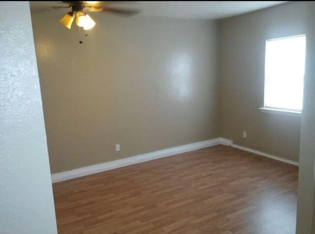 Building Photo - 4013 Locust Dr