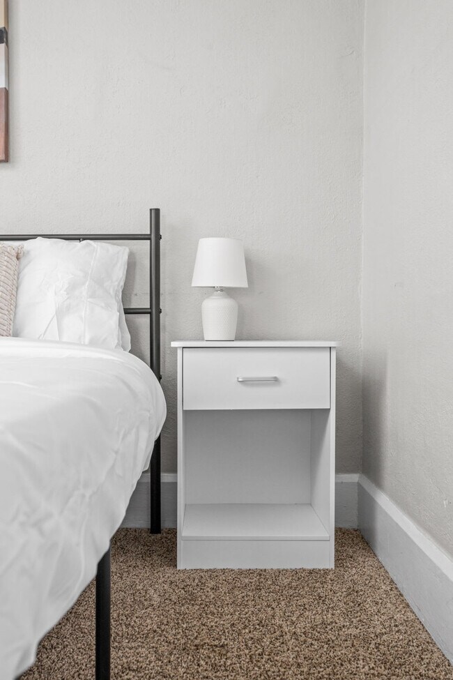 Building Photo - 325 N Bancroft St