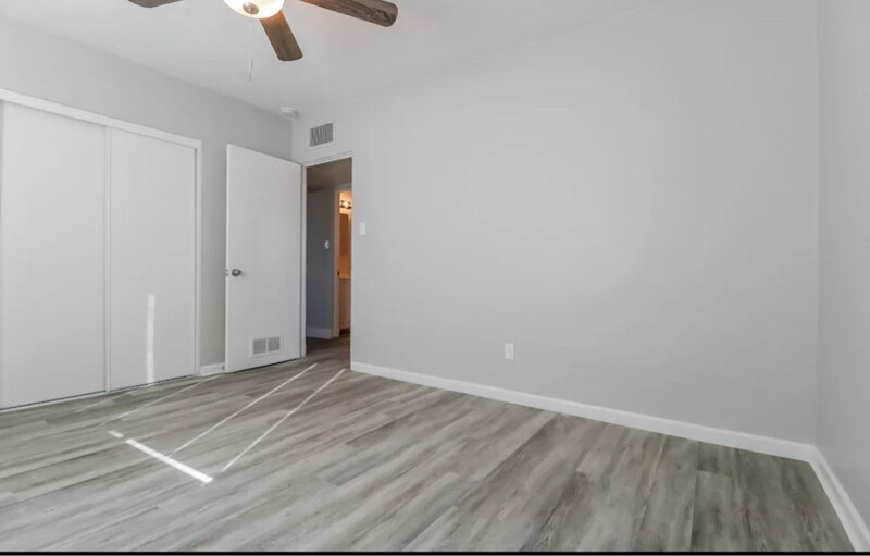 Building Photo - 2737 W Montebello Ave