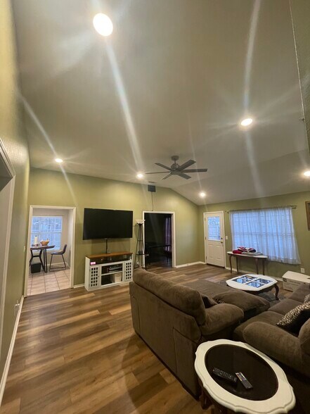 Living Room - 479 Robin Hood Ct