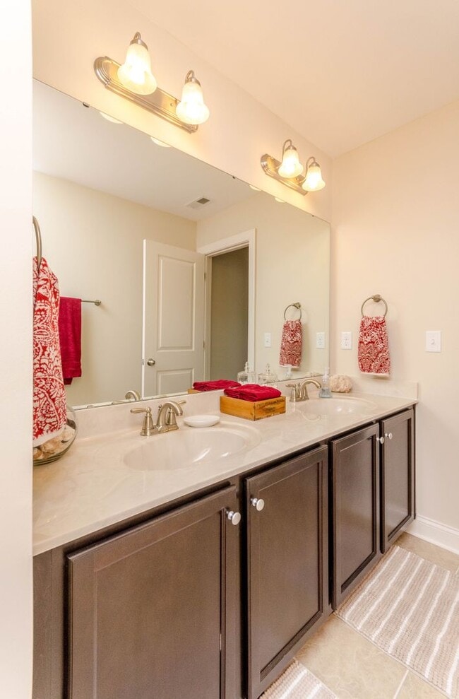 Building Photo - 255 Mimosa Dr